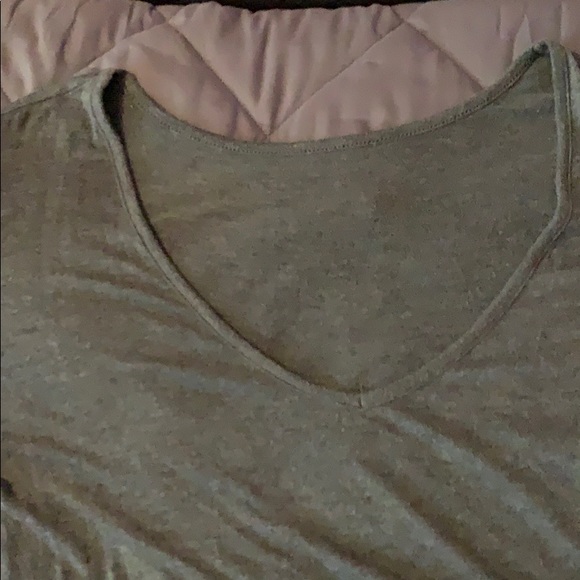 Amazon basic gray T-shirt - Picture 3 of 4
